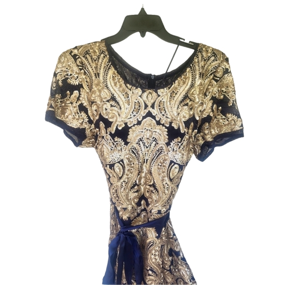 Women's Beautiful Formal Sequin Dress - Picture 3 of 6